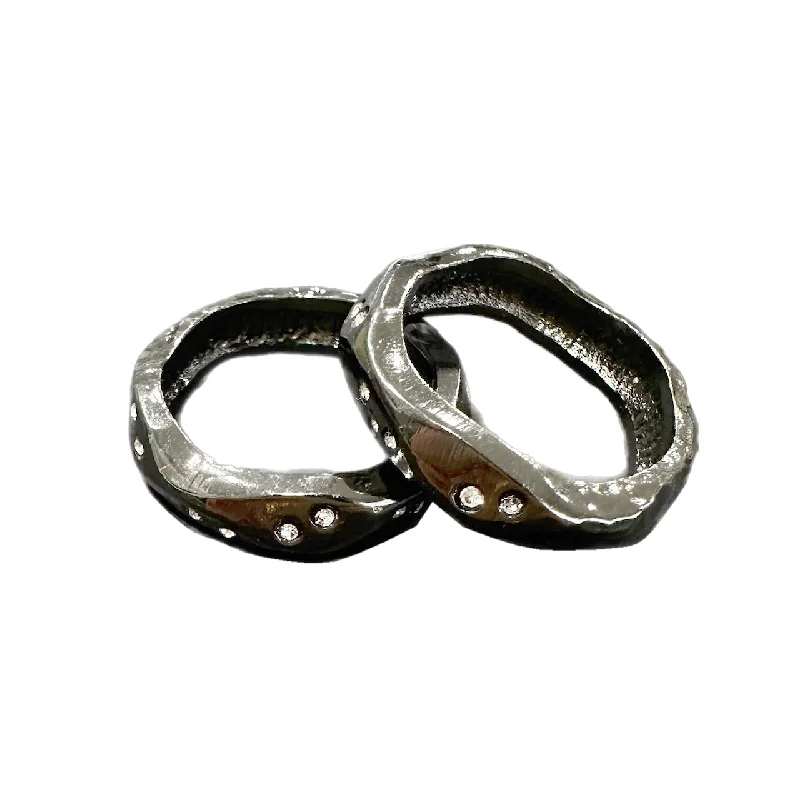 titanium rings for women -GUNMETAL THIN WAVE IMPRESSION BAND RING