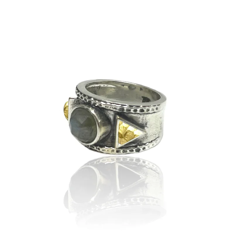 gold wedding rings for women -VINTAGE SILVER BAND LABRADORITE & COIN TRE RING